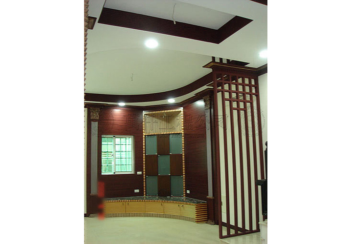 18/21 高雄.三民區(許公館)17 裝潢後，裝上扶手的樓梯及廚房面觀(開放式廚房餐廳及開放式地下室)。