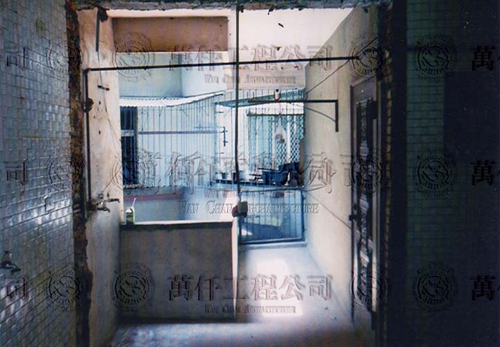 6/16 高雄.苓雅區(峇峇仕女美容沙龍館)05 未拆除矮牆的二樓後半部，即將增建。