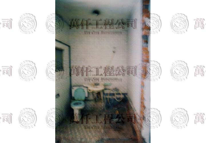 7/16 高雄.苓雅區(峇峇仕女美容沙龍館)06 舊有二樓浴廁正拆除中。