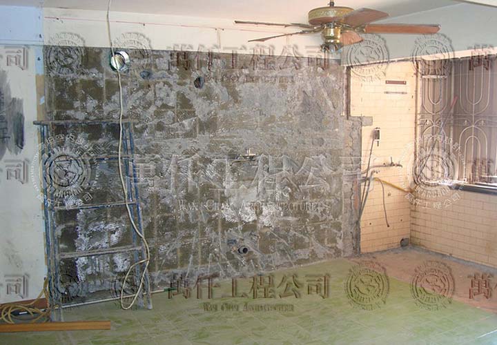 10/25 高雄.苓雅區(黃公館)09 拆除中(原有廚房)將磁磚打掉，再打毛處理。